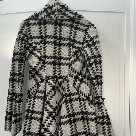 Statement piece and rare find! A true gem wearable for any occasion. - Picture 3 of 10